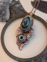 Load image into Gallery viewer, Green Eye Opal Glass Eye Leaf Necklace
