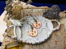 Load image into Gallery viewer, Peridot Cat Eye Copper Electroformed Earrings 1