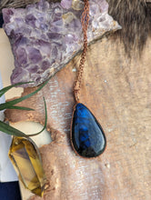 Load image into Gallery viewer, Copper Electroformed Blue Labradorite Necklace