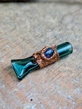 Load image into Gallery viewer, Green glass joint holder - Purple Charoite