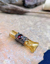 Load image into Gallery viewer, Amber glass joint holder - Garnet