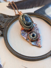 Load image into Gallery viewer, Green Eye Opal Glass Eye Leaf Necklace