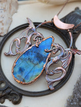 Load image into Gallery viewer, Wyvern Labradorite Necklace - Minxes' Trinkets