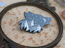 Load image into Gallery viewer, Howling Wolf Mountain Pin
