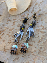 Load image into Gallery viewer, Extra Fancy Spider Fortune Teller Earrings