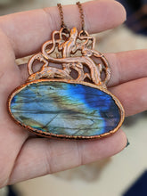 Load image into Gallery viewer, Copper Electroformed Labradorite Entwined Skinks Necklace